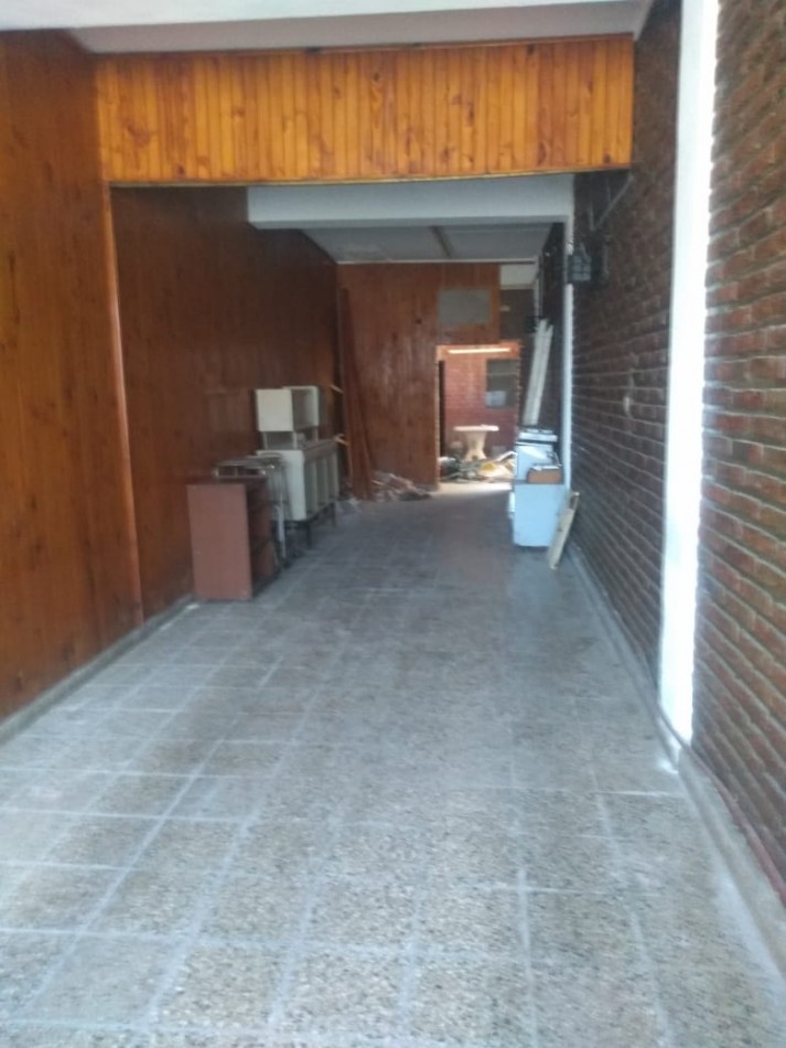 Venta Casa amplia planta baja y alta alberti 2200