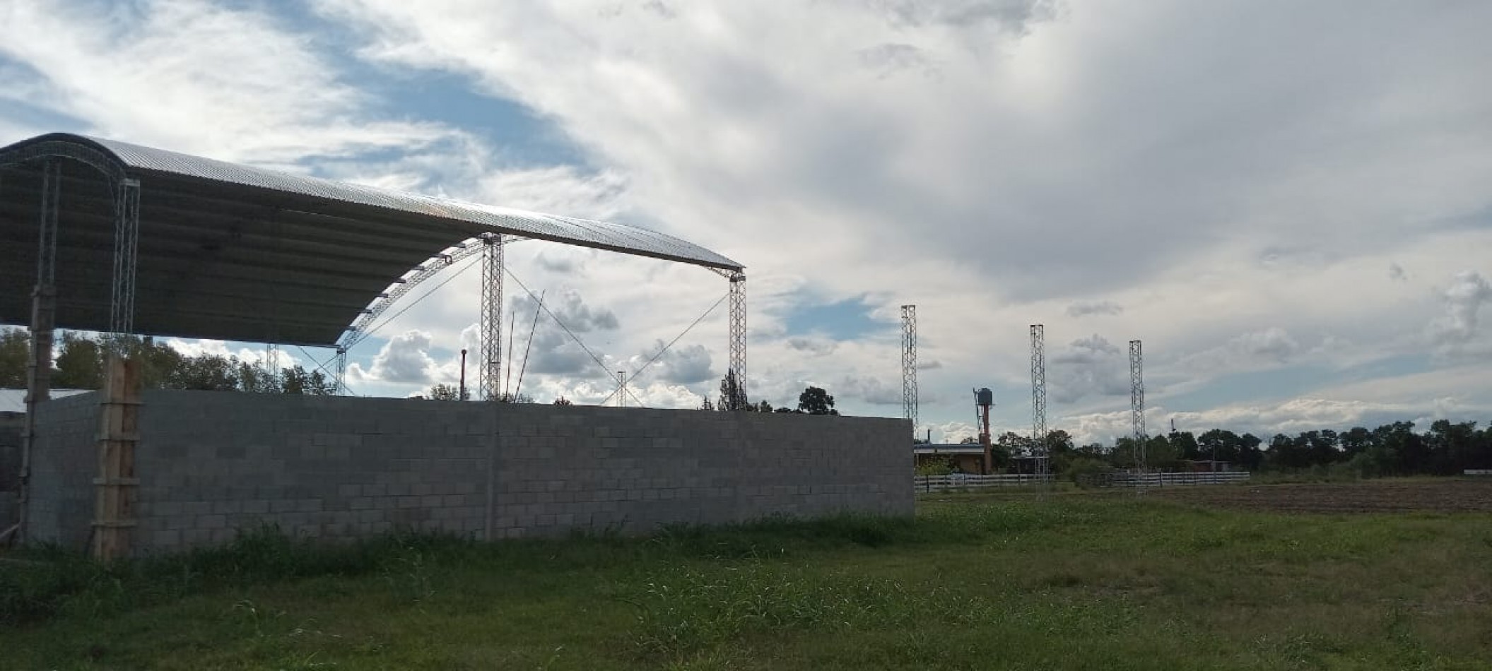 Galpon en construccion en Monte Vera Alquiler