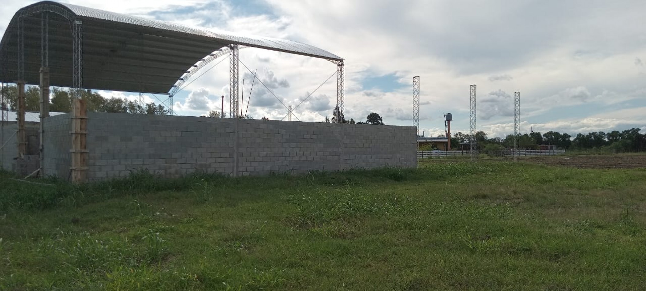 Galpon en construccion en Monte Vera Alquiler