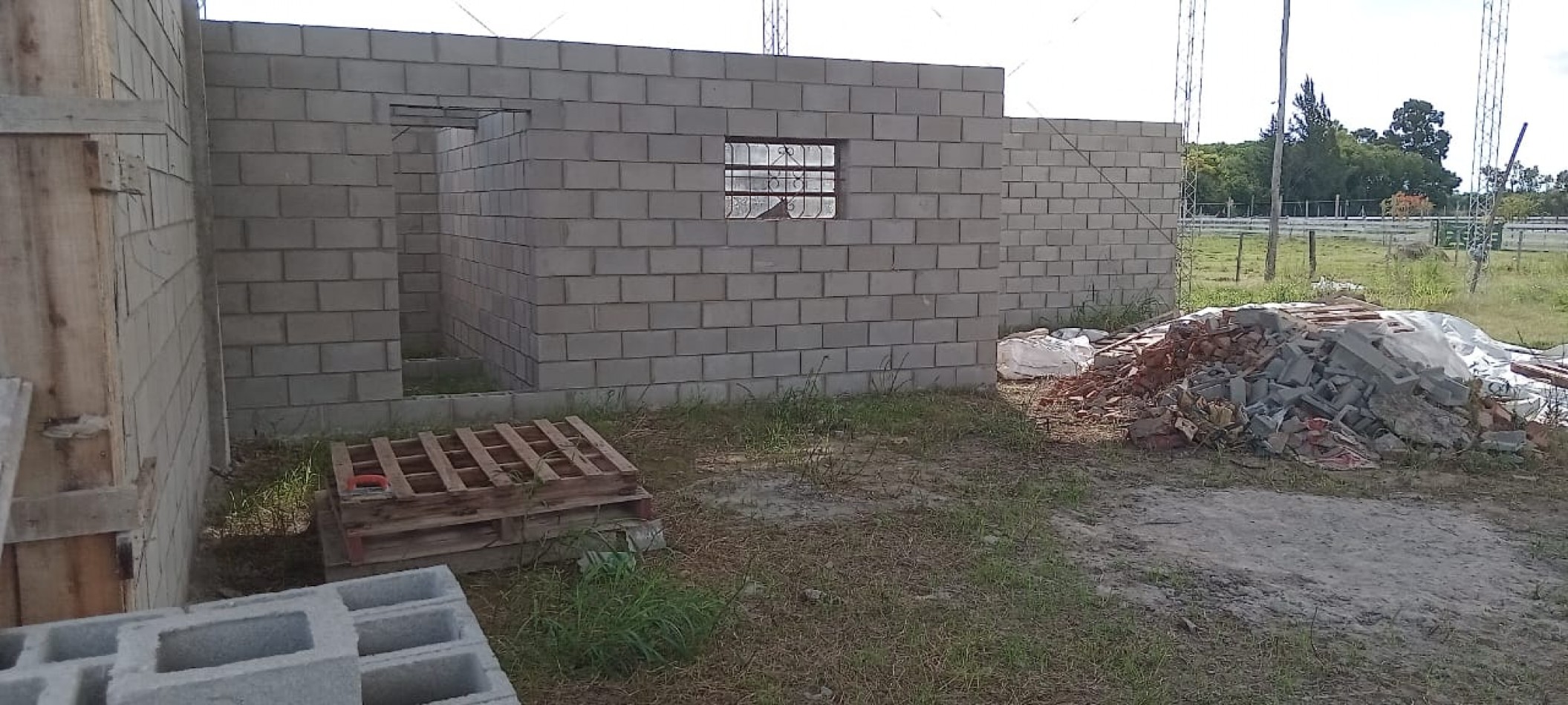 Galpon en construccion en Monte Vera Alquiler