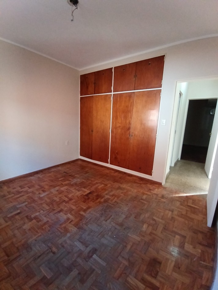Amplio departamento interno en Corrientes al 3300 a la venta
