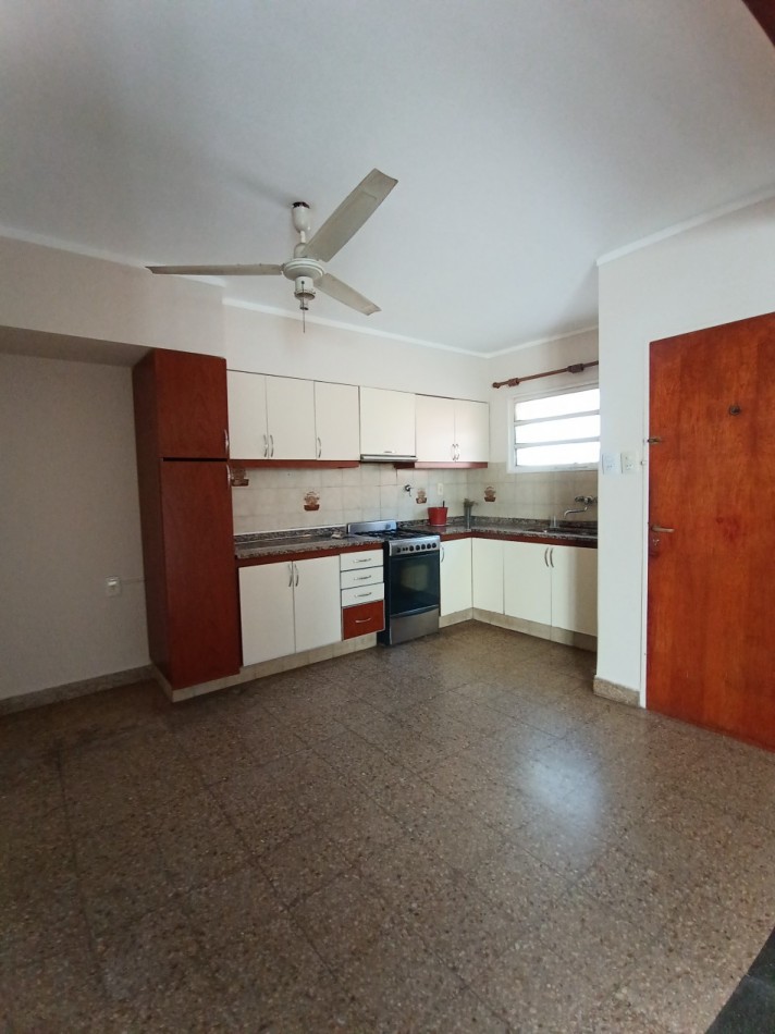 Amplio departamento interno en Corrientes al 3300 a la venta