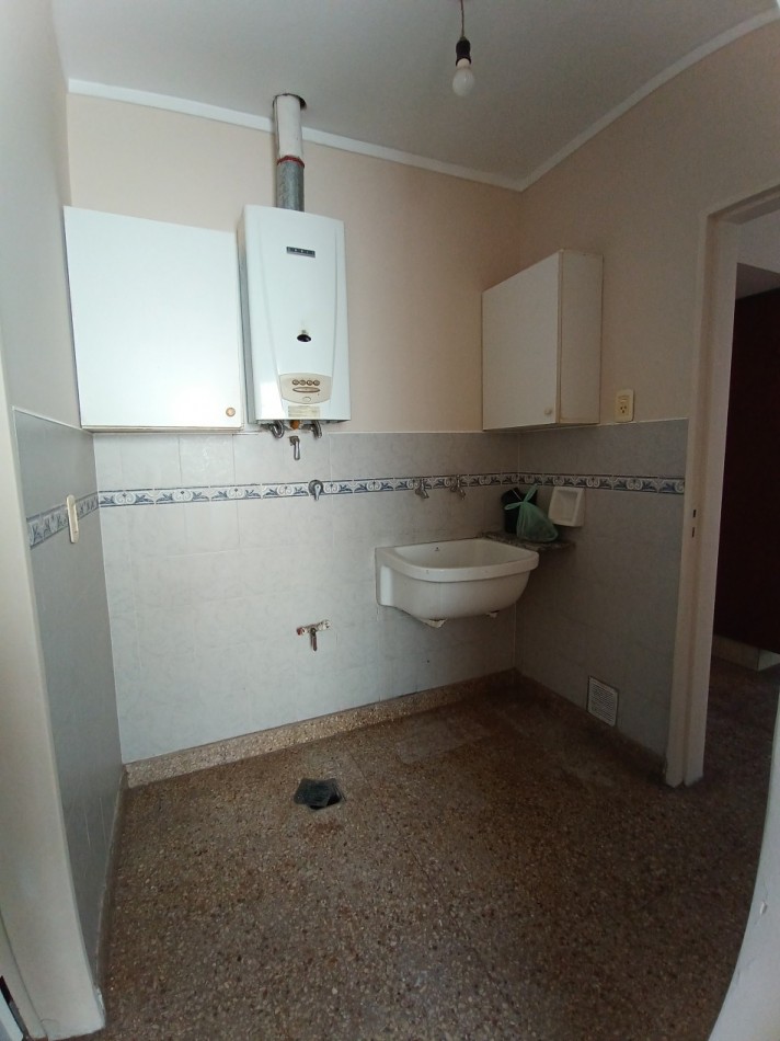 Amplio departamento interno en Corrientes al 3300 a la venta