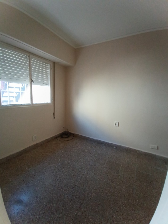Amplio departamento interno en Corrientes al 3300 a la venta